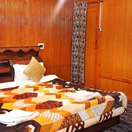 Backyard Stays With Dal Lake View Srinagar  Exterior photo