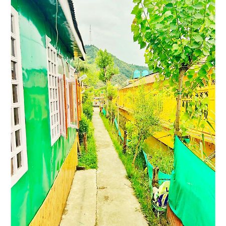 Backyard Stays With Dal Lake View Srinagar  Exterior photo