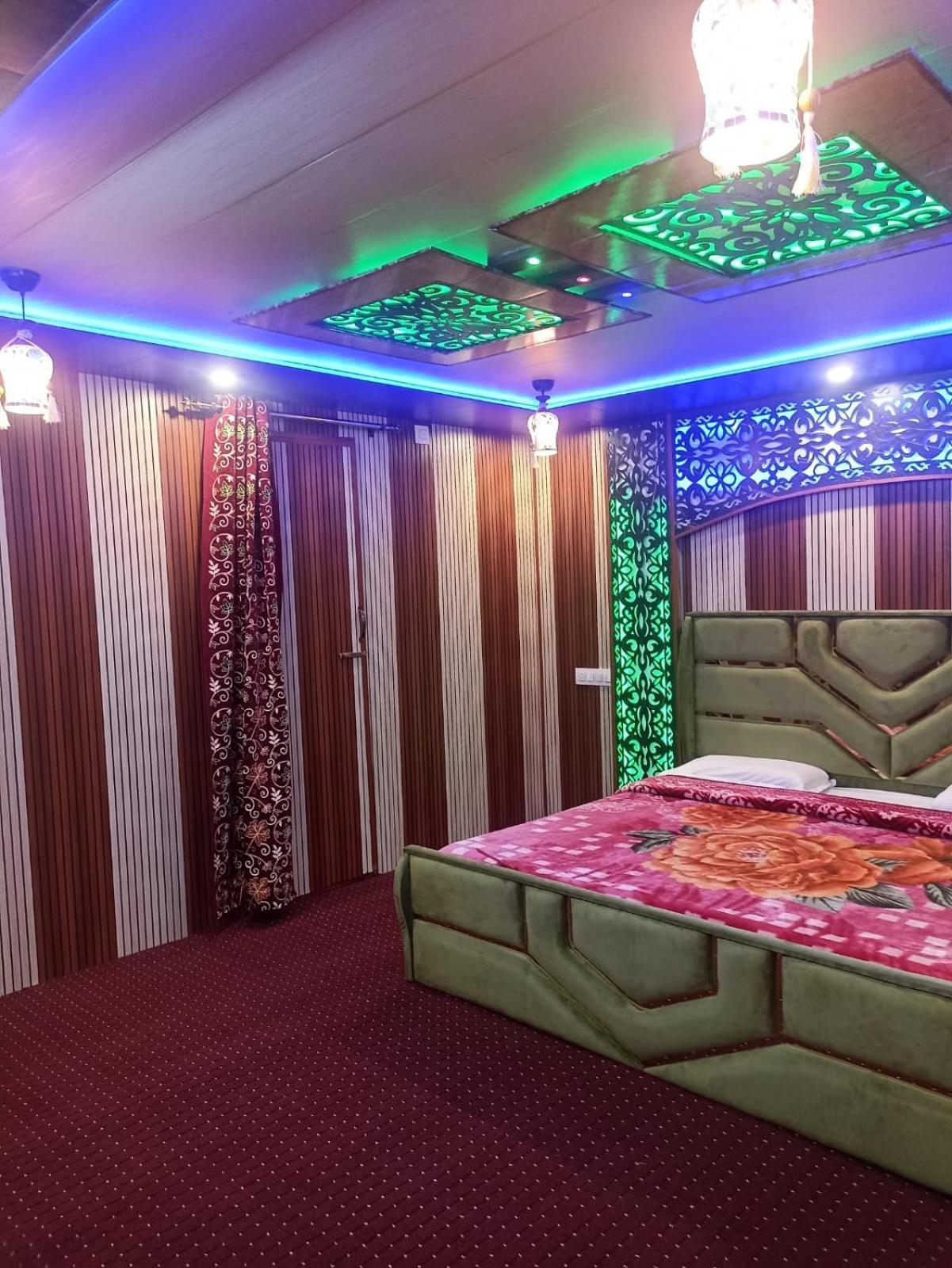 Backyard Stays With Dal Lake View Srinagar  Exterior photo